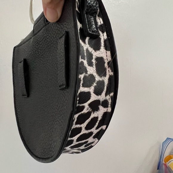 Very small clutch. Black with animal print and stuf detail - Picture 3 of 3